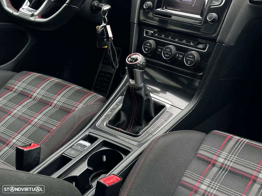 VW Golf GTI BlueMotion - 31