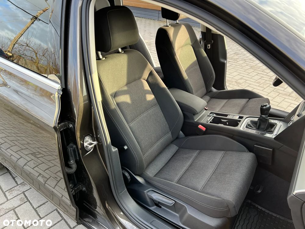 Volkswagen Passat - 21