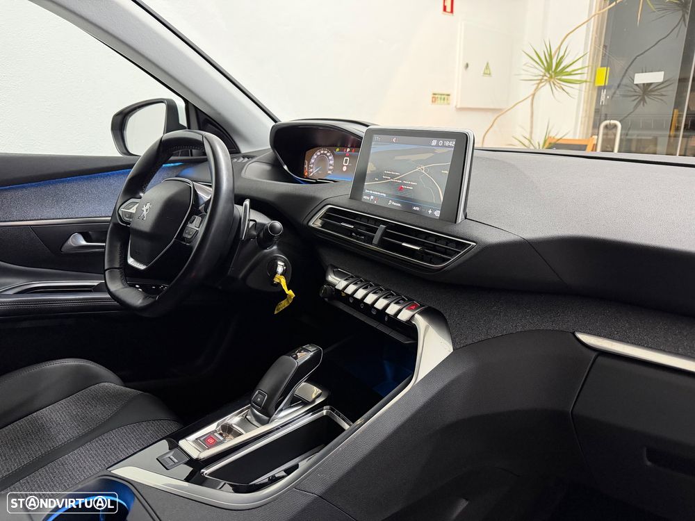 Peugeot 5008 1.5 BlueHDi Allure EAT8 - 32