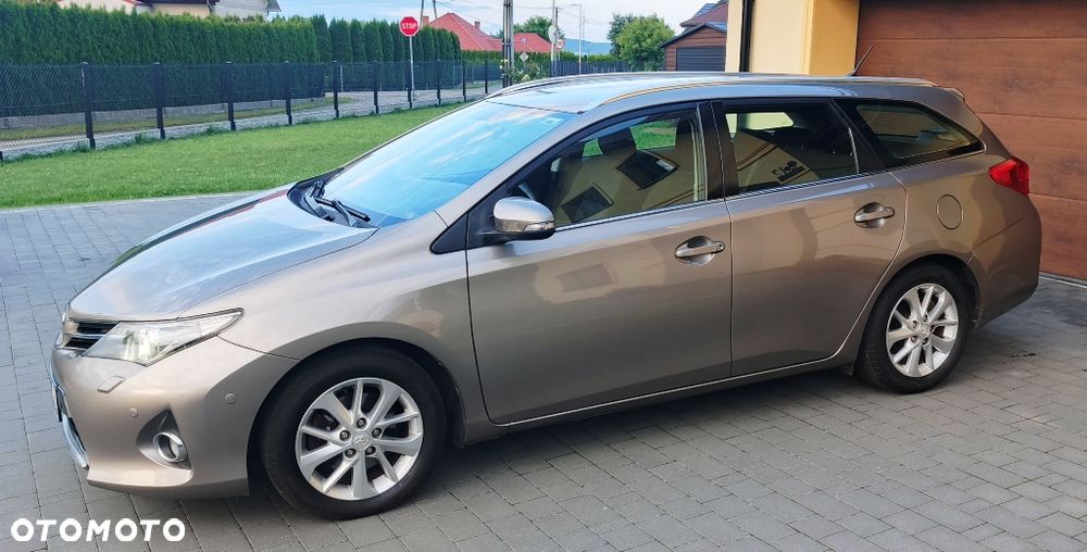 Toyota Auris 2.0 D-4D Life Plus - 5