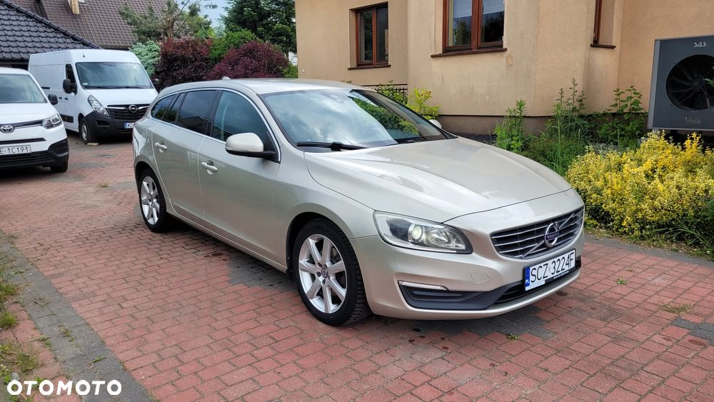 Volvo V60 D4 Drive-E Momentum - 3