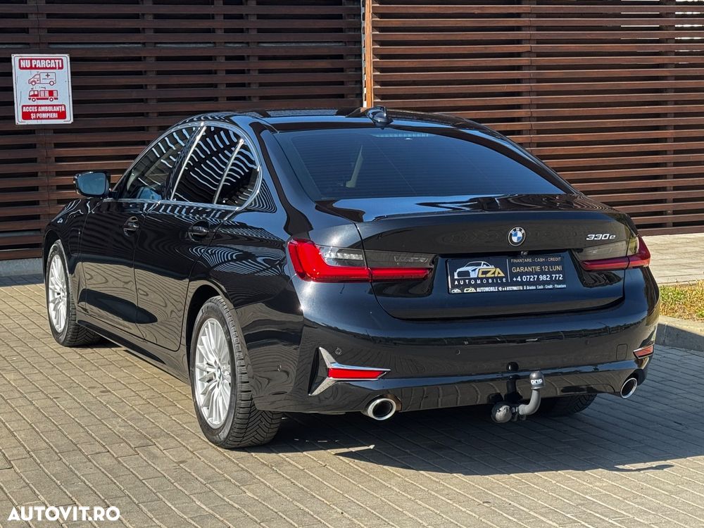 BMW Seria 3 330e Aut. Luxury Line - 12