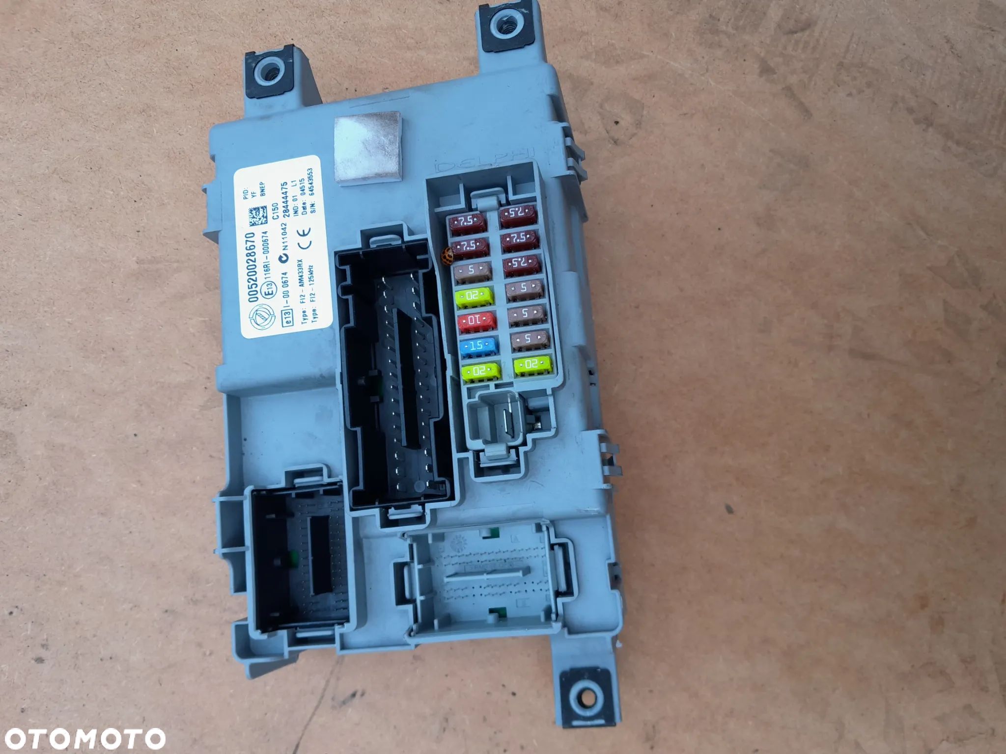 Skrzynka bezpieczników Opel Combo D 1.6 CDTI 00520028670 - 1