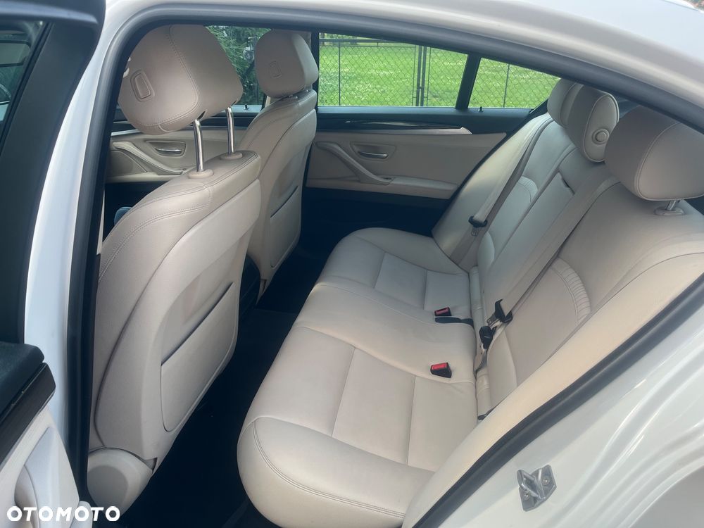 BMW Seria 5 528i xDrive Luxury Line - 12