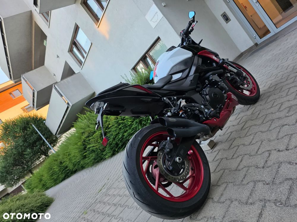 Suzuki GSX - 11