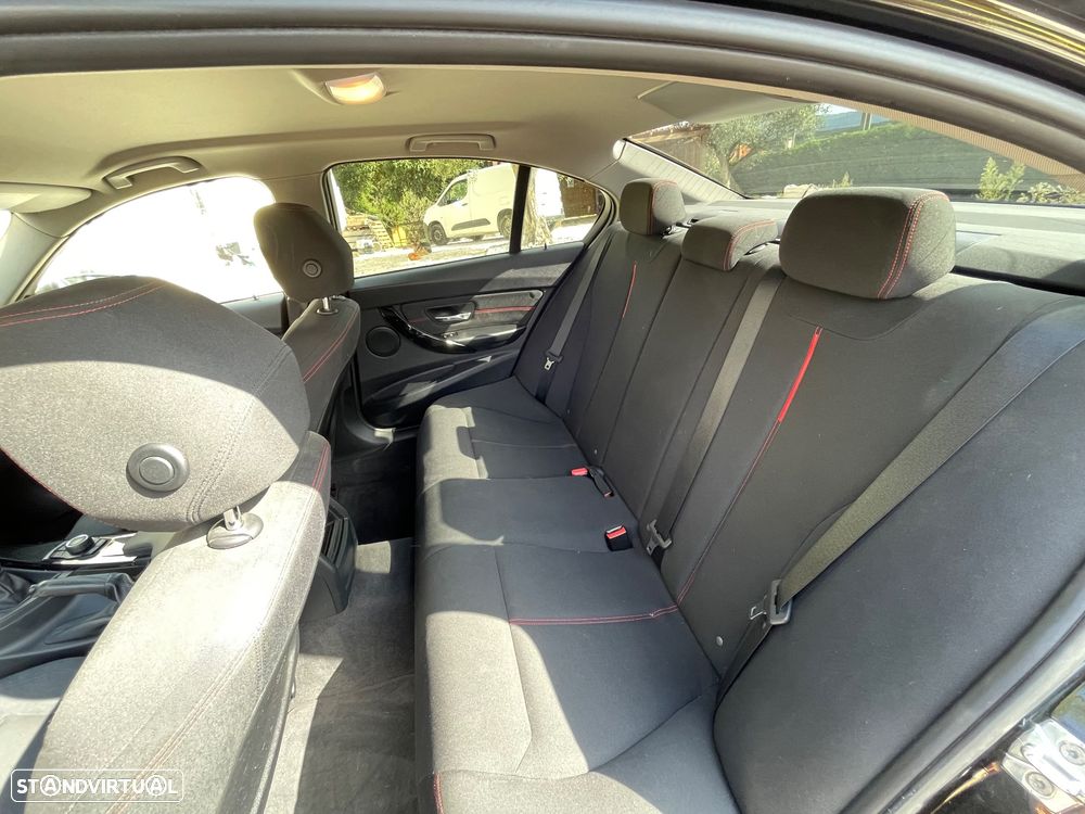 BMW 318 d Line Sport - 12