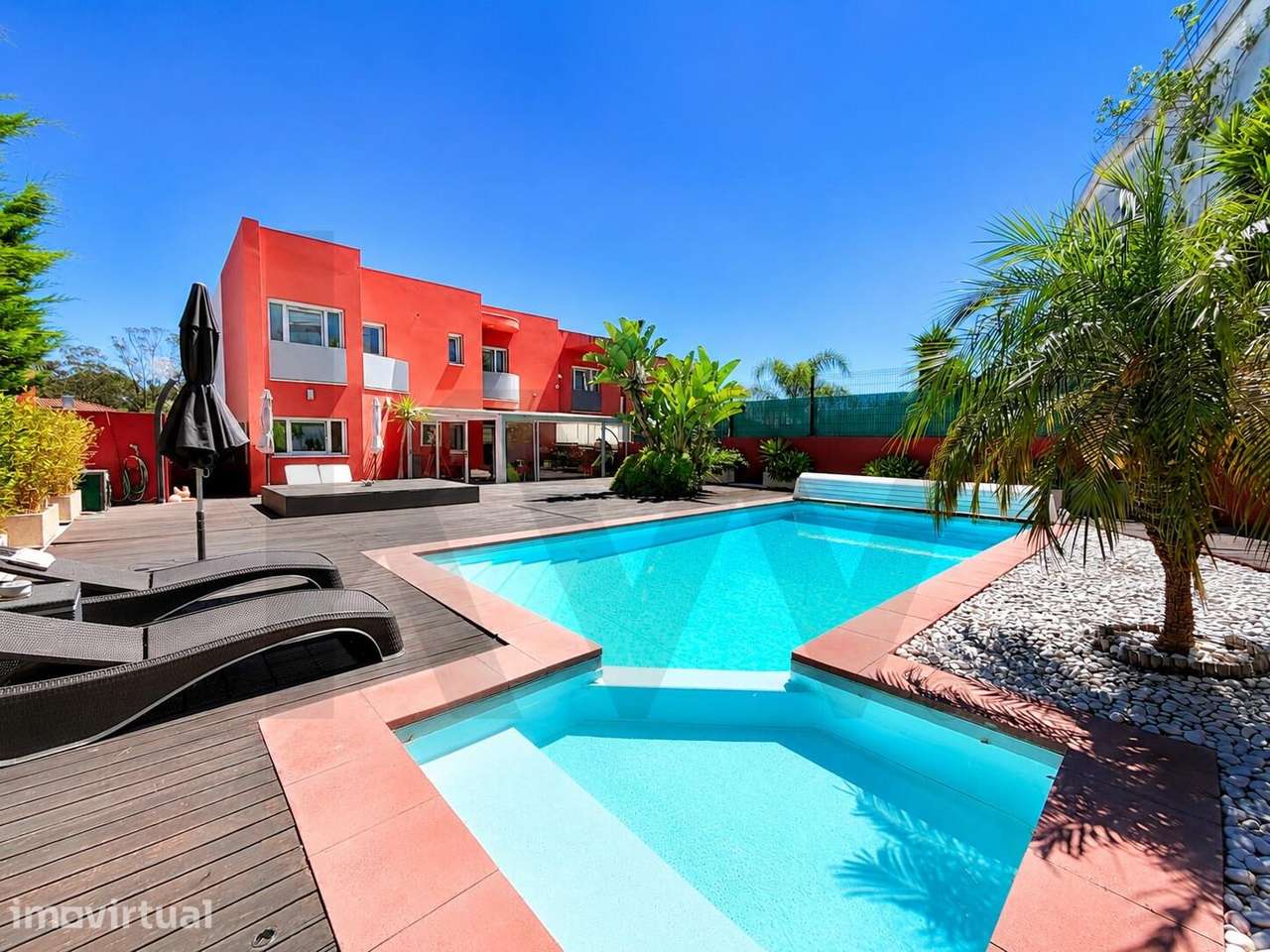 Moradia T3+2 com Piscina para venda - um Oásis de Luxo e Modernidade e - Grande imagem: 2/32