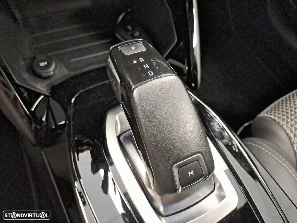 Peugeot 208 1.2 PureTech GT EAT8 - 18