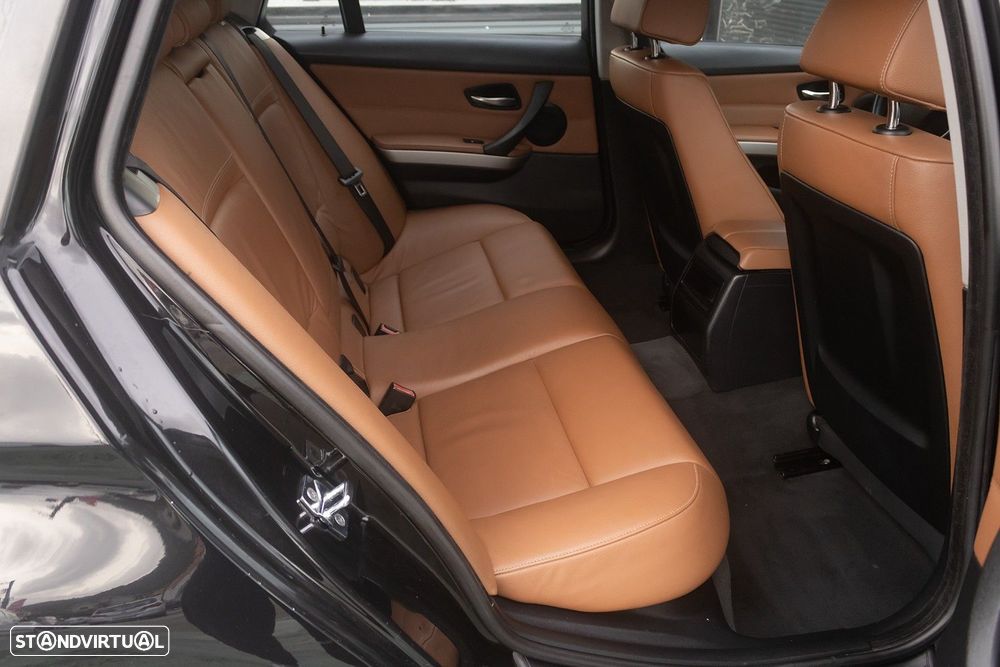 BMW 318 d Touring - 19