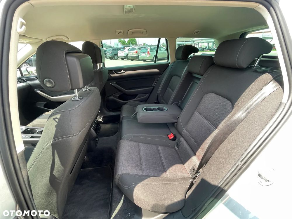 Volkswagen Passat Variant 2.0 TDI DSG (BlueMotion Technology) Trendline - 19