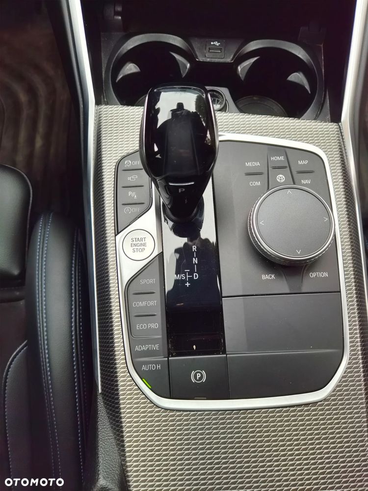 BMW Seria 3 330i xDrive - 9
