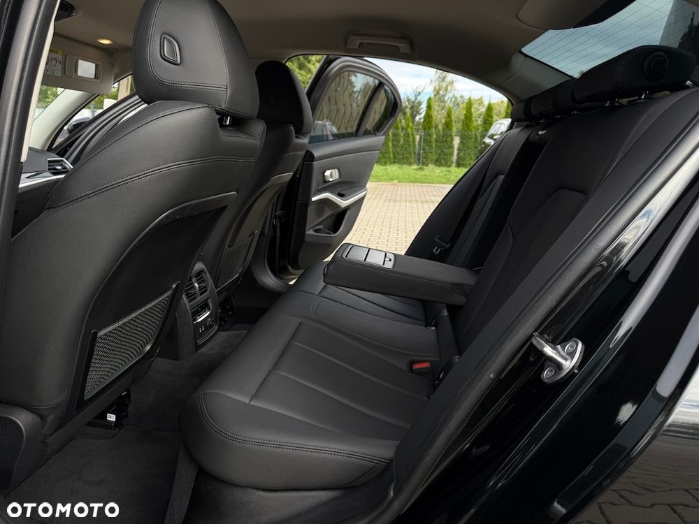 BMW Seria 3 320d - 23