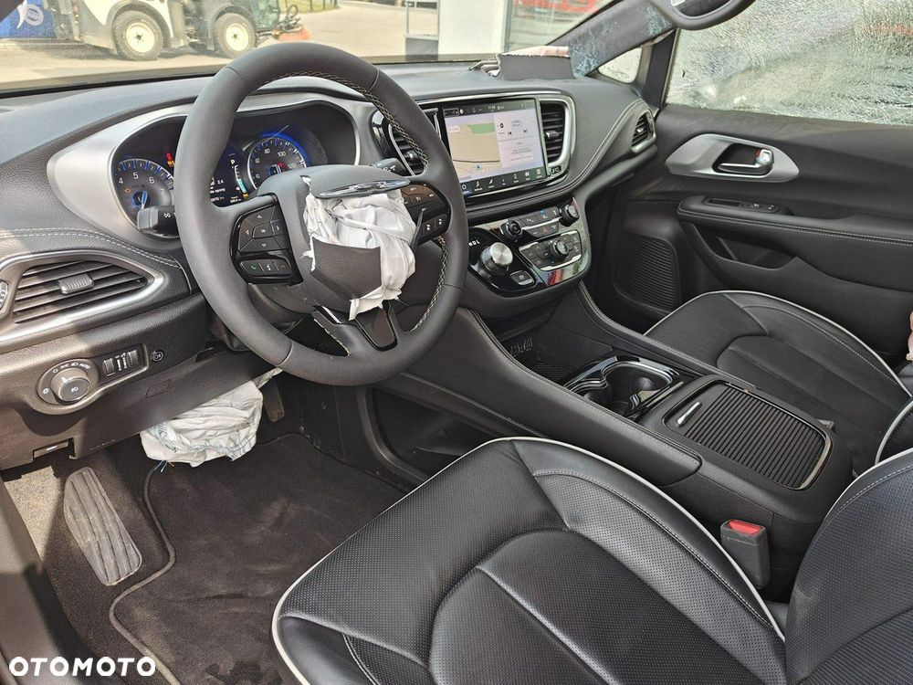 Chrysler Pacifica - 11