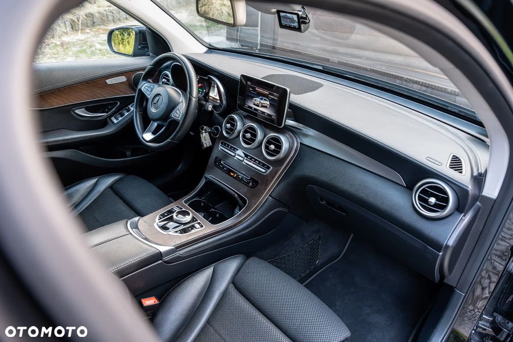 Mercedes-Benz GLC - 27