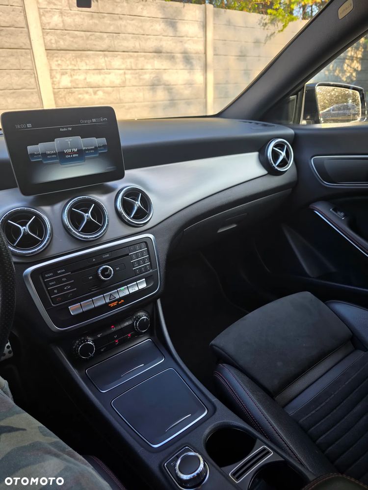 Mercedes-Benz CLA 180 7G-DCT AMG Line - 17