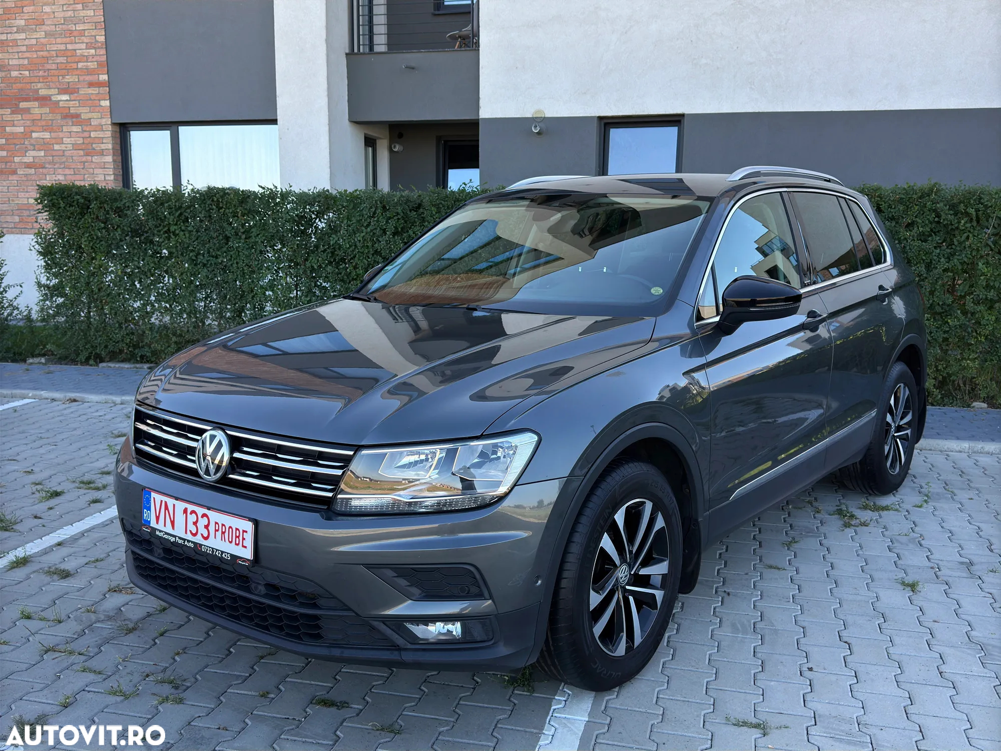 Volkswagen Tiguan - 2