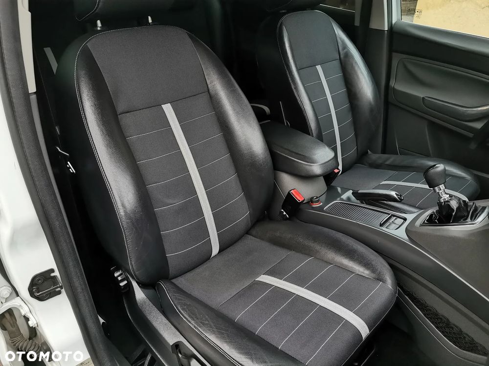 Ford Kuga 2.0 TDCi 2x4 Titanium - 20