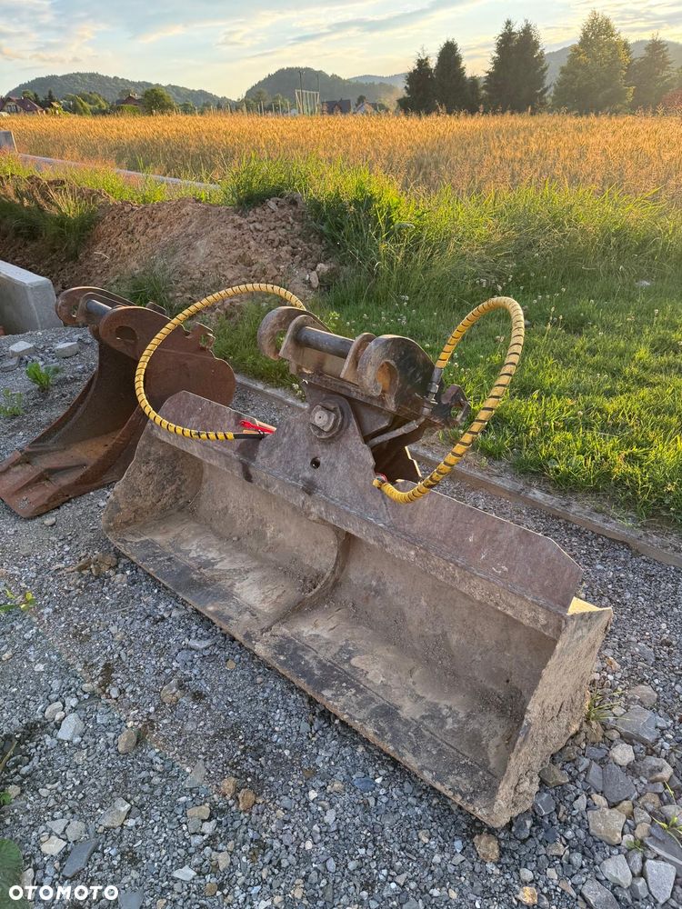 Caterpillar - 33