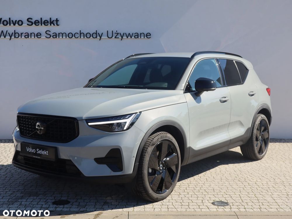 Volvo XC 40 B4 Plus Black Edition - 3