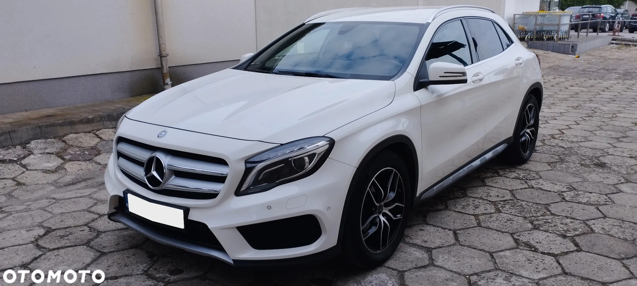 Mercedes-Benz GLA - 2