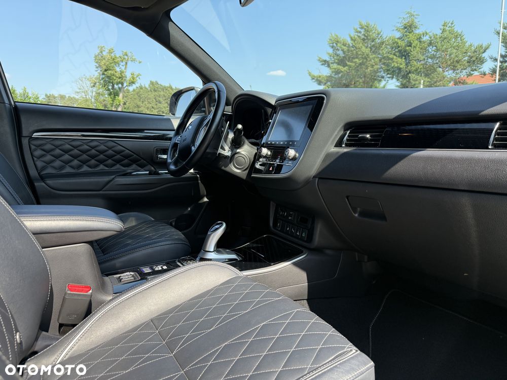 Mitsubishi Outlander 2.4 4WD Top - 14