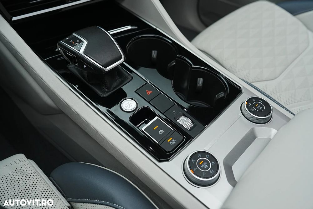 Volkswagen Touareg 3.0 V6 e-Hybrid 4Motion Aut. Elegance - 32