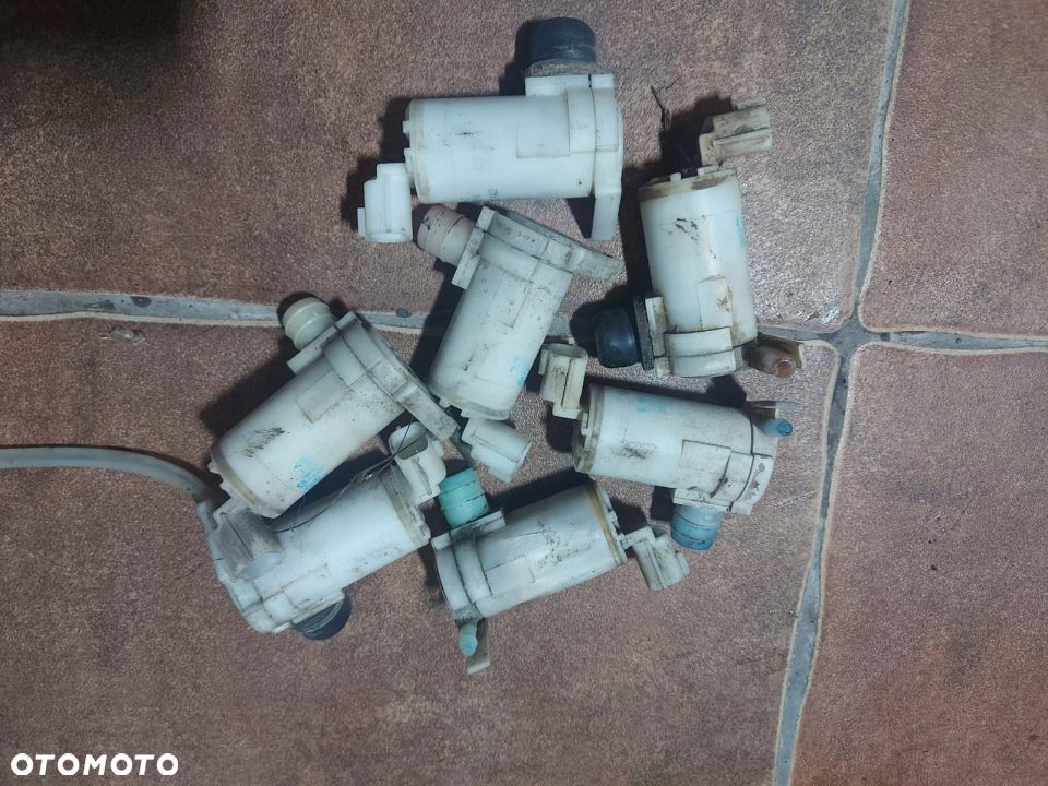 Pompka silniczek spryskiwaczy Maxity Cabstar - 1