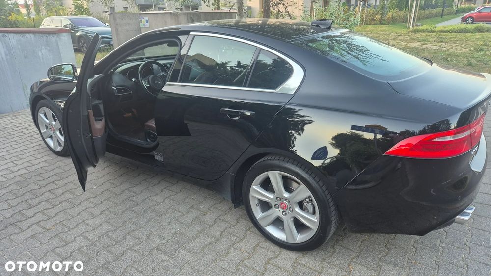 Jaguar XE - 10