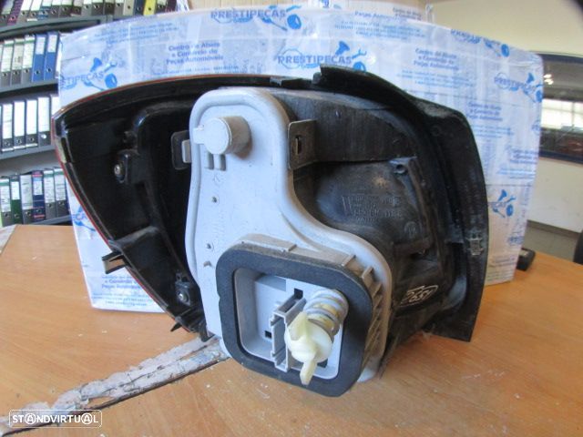 Farol Tras 6R0945096N 6R0945112B 6R0945096P VW POLO 6R FASE 1 2014 1.6TDI 90CV 5P VERMELHO DRT ORIGINAL VW POLO 5 6R 2012 1.2TDI 75CV 5P CINZA DRT - 2