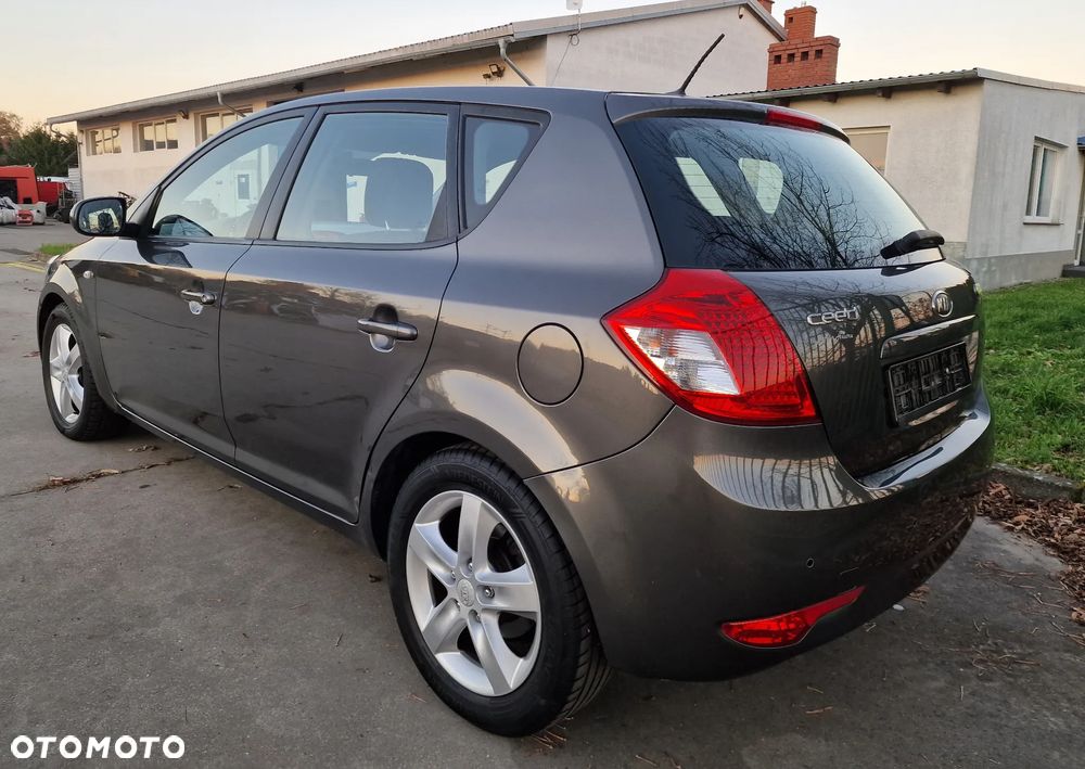 Kia Ceed - 3