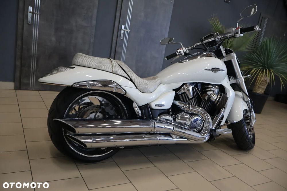 Suzuki Intruder - 14