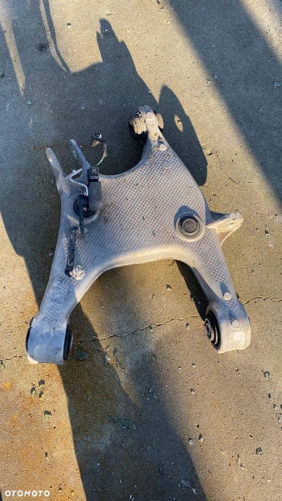 BMW F10 F11 WAHACZ PRAWY TYŁ DOLNY 6865900 - 1