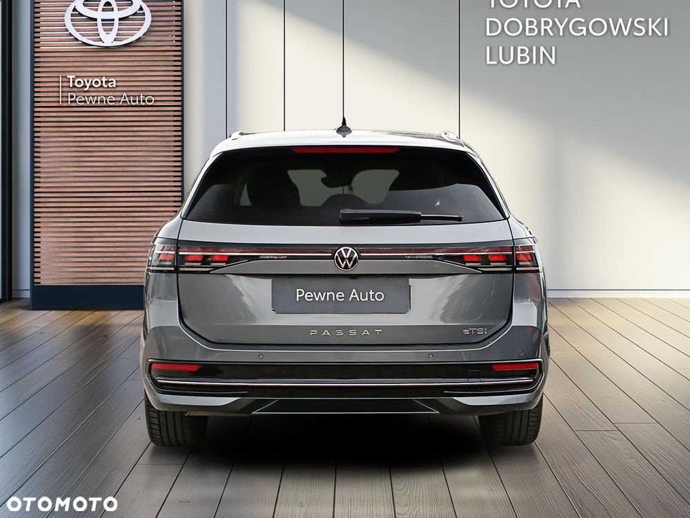 Volkswagen Passat - 4