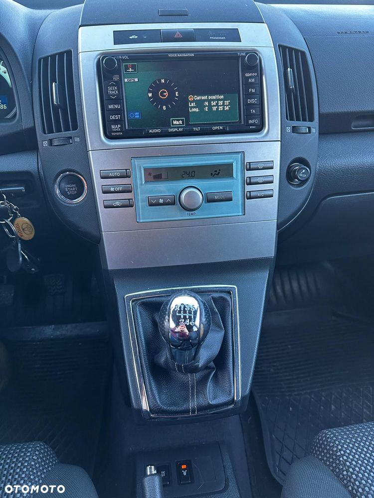 Toyota Corolla Verso 2.2 D-4D X 7os - 18