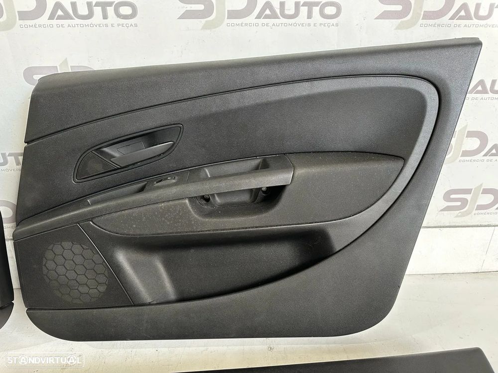 Farda / Quartela Frente / Trás - Fiat Grand Punto (2013) - 2