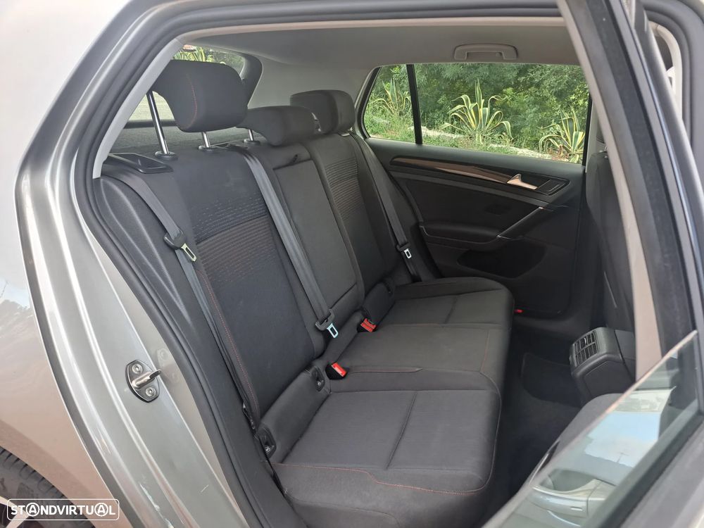 VW Golf 2.0 TDI DSG Sound - 27