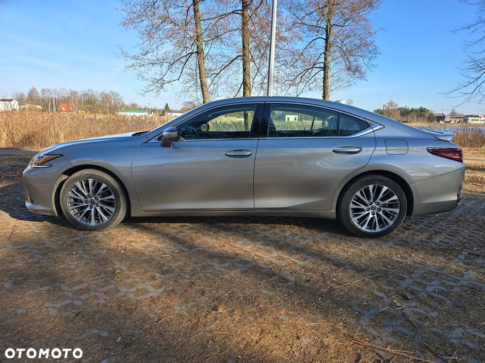 Lexus ES - 5