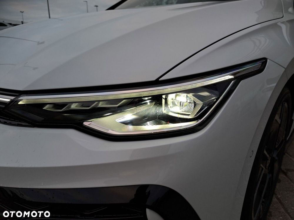 Volkswagen Golf 1.5 eTSI mHEV R-Line Plus DSG - 40