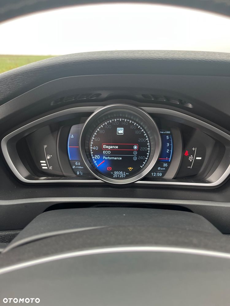 Volvo V40 D2 R-Design - 19