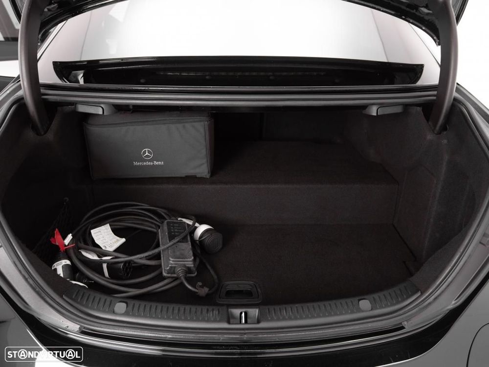 Mercedes-Benz E 300 de 4Matic 9G-TRONIC AMG Line - 12