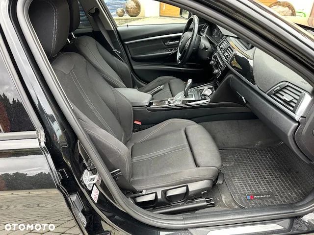 BMW Seria 3 318d Sport Line - 19