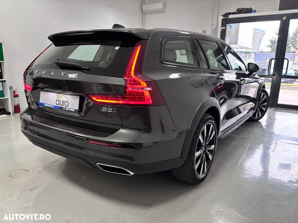 Volvo V60 V60CC B5 MHEV AT AWD Plus Bright - 5