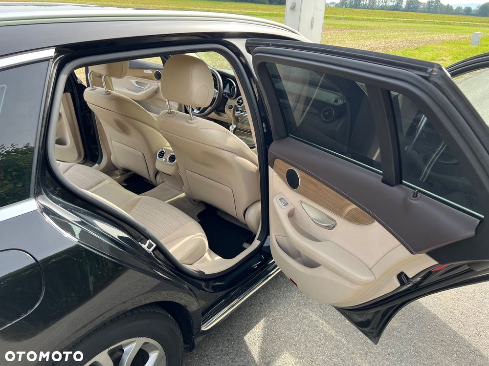 Mercedes-Benz Klasa C 220 CDI BlueEff Edition Elegance - 26