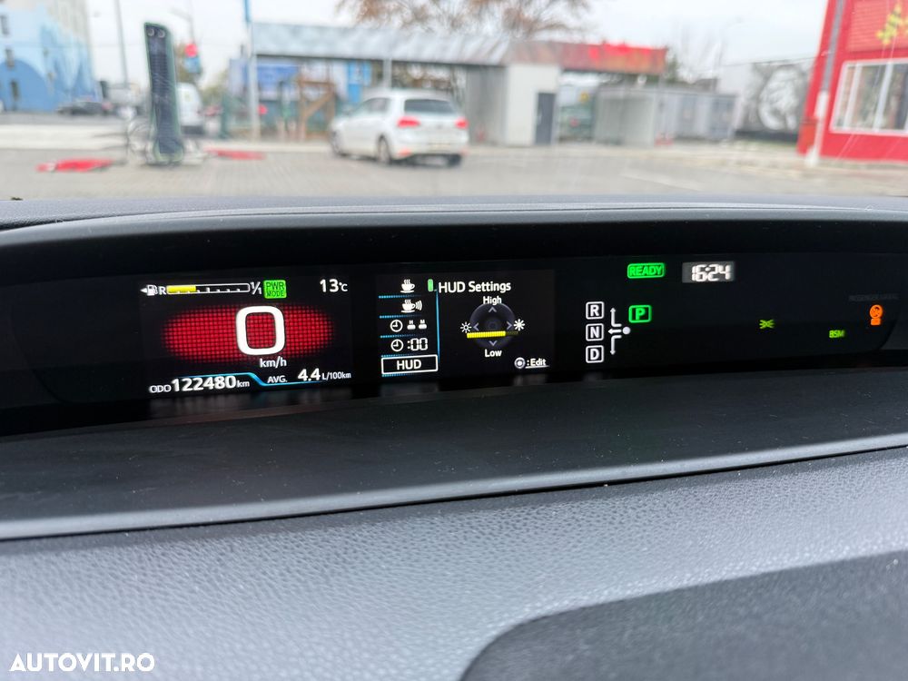 Toyota Prius 1.8 HSD Dynamic - 11