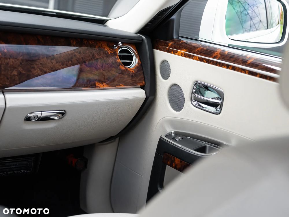 Rolls-Royce Ghost - 34
