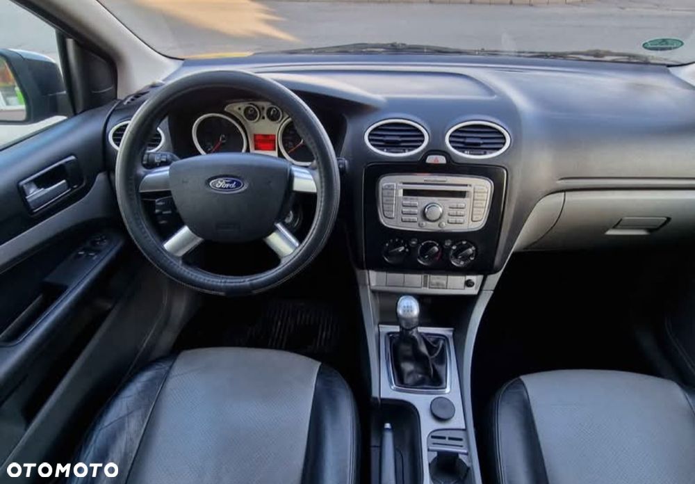 Ford Focus 1.6 16V Titanium - 2