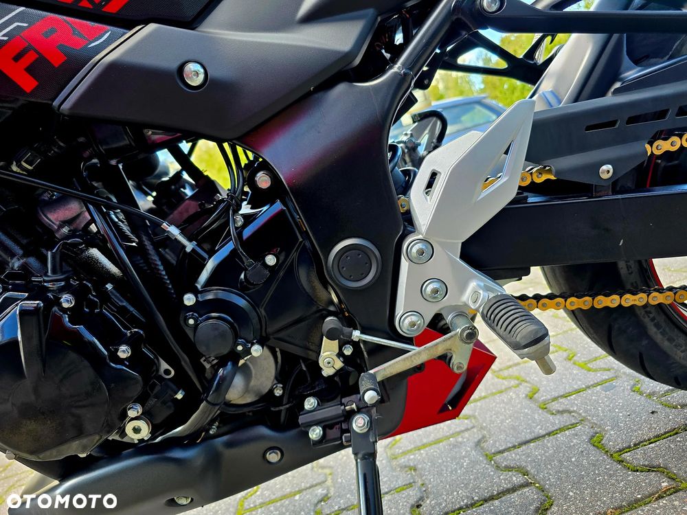 Suzuki GSR - 20