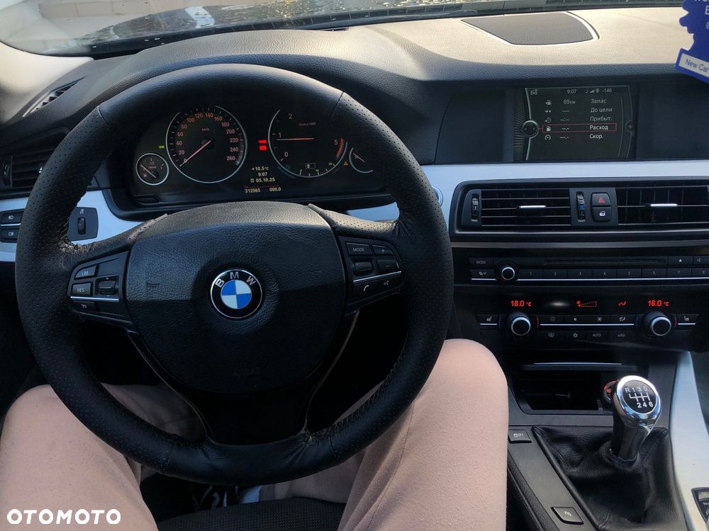 BMW Seria 5 525d Touring - 4