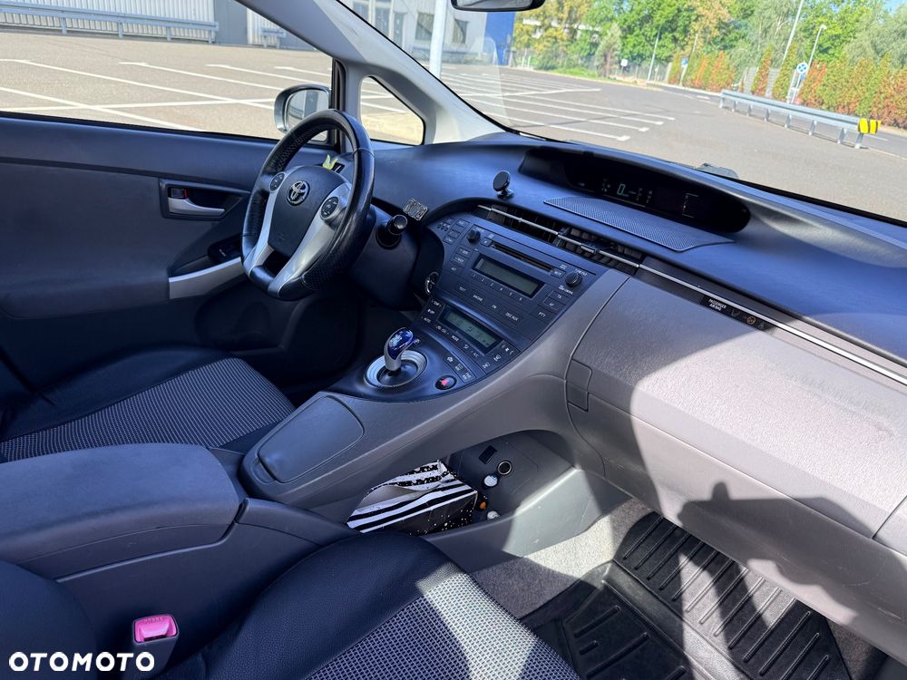 Toyota Prius - 25