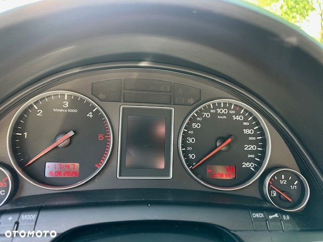 Audi A4 Limousine - 17